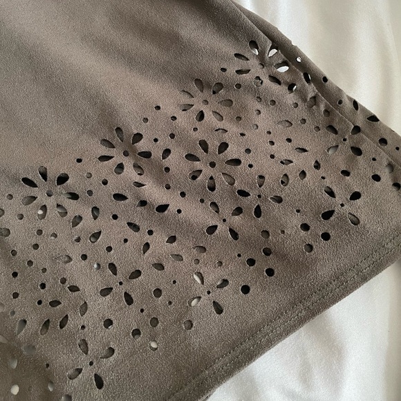 Maurice’s - Olive Green Eyelet Detail Shirt - Picture 2 of 7